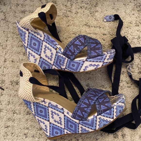💙 Theodora Callum Biarritz Holiday Wedges in Blue and White - Picture 6 of 9